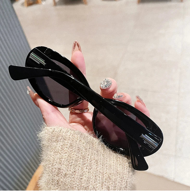 Retro Oval Shades - Black